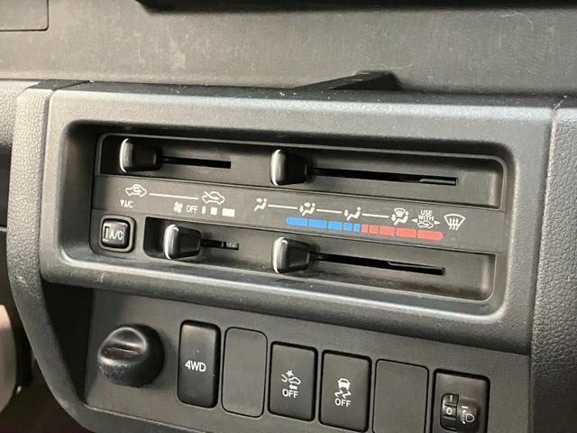 ハイゼットトラックスタンダードＳＡ３ｔ　４ＷＤ　ＡＴ車追突被害軽減ブレーキ　スマアシ３ｔ　パートタイム４ＷＤ　ＡＴ車　エアコン　パワステ　ＡＭ／ＦＭラジオ（滋賀県）の中古車