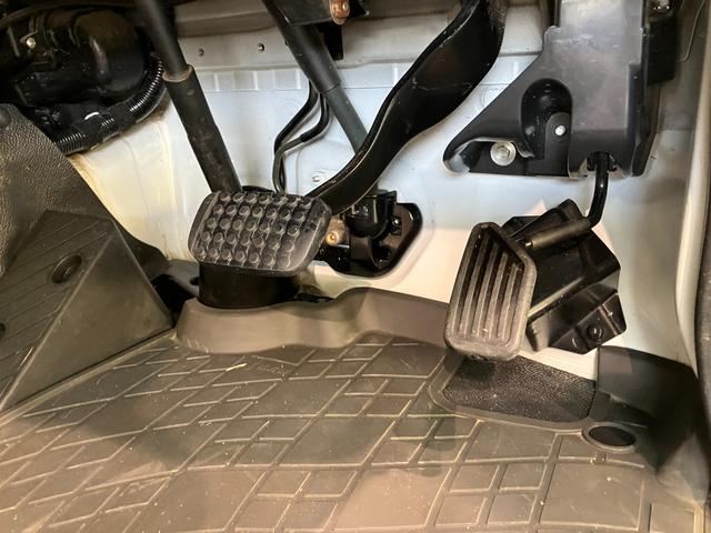 ハイゼットトラックスタンダードＳＡ３ｔ　４ＷＤ　ＡＴ車追突被害軽減ブレーキ　スマアシ３ｔ　パートタイム４ＷＤ　ＡＴ車　エアコン　パワステ　ＡＭ／ＦＭラジオ（滋賀県）の中古車