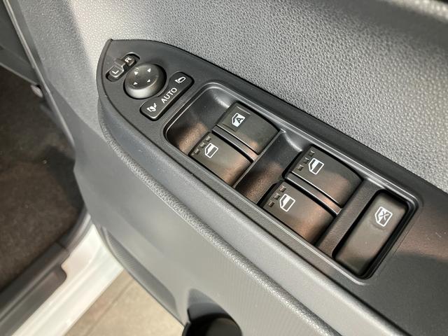 タントＸ　届出済未使用車　左側電動スライドドア　ＬＥＤヘッドライト衝突被害軽減ブレーキ　コーナーセンサー　バックカメラ（ナビ装着時用）　前席シートヒーター　電動パーキングブレーキ　　電動格納ミラー　オートライト　オートエアコン　スマートキー　エコアイドル（滋賀県）の中古車