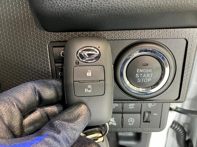 タントＸ　届出済未使用車　左側電動スライドドア　ＬＥＤヘッドライト衝突被害軽減ブレーキ　コーナーセンサー　バックカメラ（ナビ装着時用）　前席シートヒーター　電動パーキングブレーキ　　電動格納ミラー　オートライト　オートエアコン　スマートキー　エコアイドル（滋賀県）の中古車
