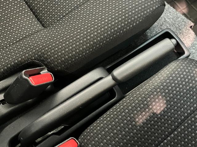 ハイゼットカーゴデッキバンＧ　４ＷＤ　ＬＥＤ　キーレス追突被害軽減ブレーキ　スマアシ３　キーレス　パワーウインドウ　パートタイム４ＷＤ　両側スライドドア　エコアイドル（滋賀県）の中古車