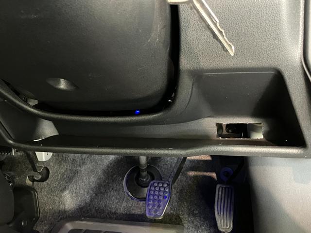 ハイゼットカーゴデッキバンＧ　４ＷＤ　ＬＥＤ　キーレス追突被害軽減ブレーキ　スマアシ３　キーレス　パワーウインドウ　パートタイム４ＷＤ　両側スライドドア　エコアイドル（滋賀県）の中古車