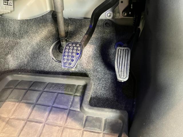 ハイゼットカーゴデッキバンＧ　４ＷＤ　ＬＥＤ　キーレス追突被害軽減ブレーキ　スマアシ３　キーレス　パワーウインドウ　パートタイム４ＷＤ　両側スライドドア　エコアイドル（滋賀県）の中古車