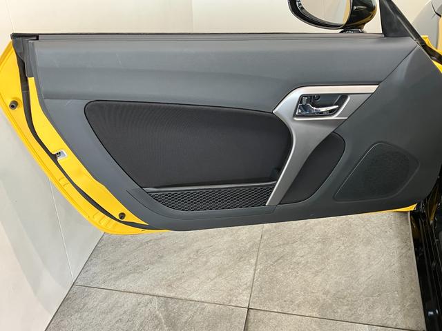 コペンエクスプレイＳ　フルセグナビ　バックカメラ　届出済未使用車ビルシュタインショックアブソーバ　レカロシート　ＭＯＭＯステ　ＬＥＤ　スマートキー　シートヒーター　フルセグナビ　ＤＶＤ　Ｂｌｕｅｔｏｏｔｈ　ＵＳＢ　パドルシフト　電動オープンルーフ（滋賀県）の中古車