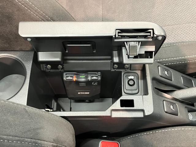 コペンエクスプレイＳ　フルセグナビ　バックカメラ　届出済未使用車ビルシュタインショックアブソーバ　レカロシート　ＭＯＭＯステ　ＬＥＤ　スマートキー　シートヒーター　フルセグナビ　ＤＶＤ　Ｂｌｕｅｔｏｏｔｈ　ＵＳＢ　パドルシフト　電動オープンルーフ（滋賀県）の中古車