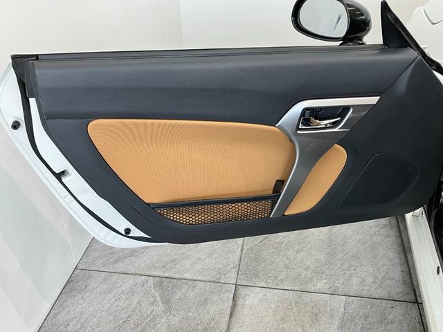コペンローブ　Ｓ　フルセグナビ　バックカメラ　ドラレコ　車検整備付フルセグナビ　Ｂｌｕｅｔｏｏｔｈ　ＤＶＤ再生　バックカメラ　ドライブレコーダー　前席シートヒーター　パドルシフト　ＭＯＭＯ製ハンドル　レカロシート　ビルシュタイン製ショックアブソーバー　ＬＥＤ（滋賀県）の中古車