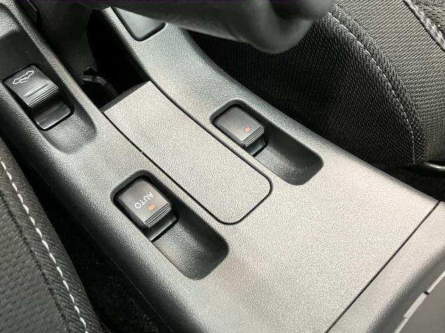 コペンエクスプレイ　電動オープンルーフ　届出済未使用車ＬＥＤヘッドライト　スマートキー　シートヒーター　オートライト　エコアイドル（滋賀県）の中古車