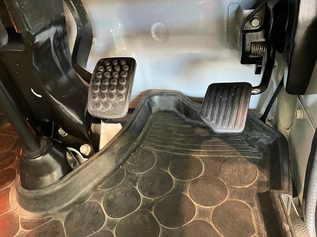 ハイゼットトラックエクストラ　ＡＴ車　パートタイム４ＷＤ　キーレスパートタイム４ＷＤ　キーレス　パワーウインドウ　ＣＤステレオ　荷台作業灯　マニュアルエアコン　リヤ４枚リーフスプリング（滋賀県）の中古車