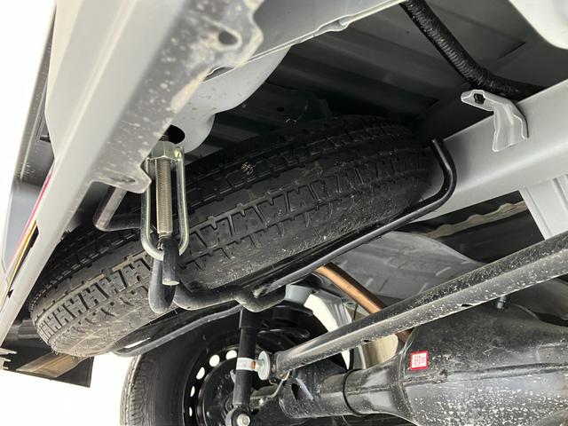 ハイゼットカーゴＤＸ　パートタイム４ＷＤ　キーレス　コーナーセンサー衝突被害軽減ブレーキ　スマアシ　コーナーセンサー　キーレス　前席パワーウインドウ　ＡＭ／ＦＭステレオ　両側スライドドア　パートタイム４ＷＤ　オートライト　エコアイドル（滋賀県）の中古車