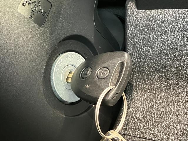 ハイゼットカーゴＤＸ　パートタイム４ＷＤ　キーレス　コーナーセンサー衝突被害軽減ブレーキ　スマアシ　コーナーセンサー　キーレス　前席パワーウインドウ　ＡＭ／ＦＭステレオ　両側スライドドア　パートタイム４ＷＤ　オートライト　エコアイドル（滋賀県）の中古車