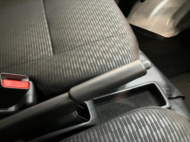 ハイゼットカーゴＤＸ　パートタイム４ＷＤ　キーレス　コーナーセンサー衝突被害軽減ブレーキ　スマアシ　コーナーセンサー　キーレス　前席パワーウインドウ　ＡＭ／ＦＭステレオ　両側スライドドア　パートタイム４ＷＤ　オートライト　エコアイドル（滋賀県）の中古車