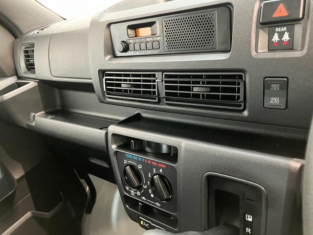 ハイゼットカーゴＤＸ　パートタイム４ＷＤ　キーレス　コーナーセンサー衝突被害軽減ブレーキ　スマアシ　コーナーセンサー　キーレス　前席パワーウインドウ　ＡＭ／ＦＭステレオ　両側スライドドア　パートタイム４ＷＤ　オートライト　エコアイドル（滋賀県）の中古車