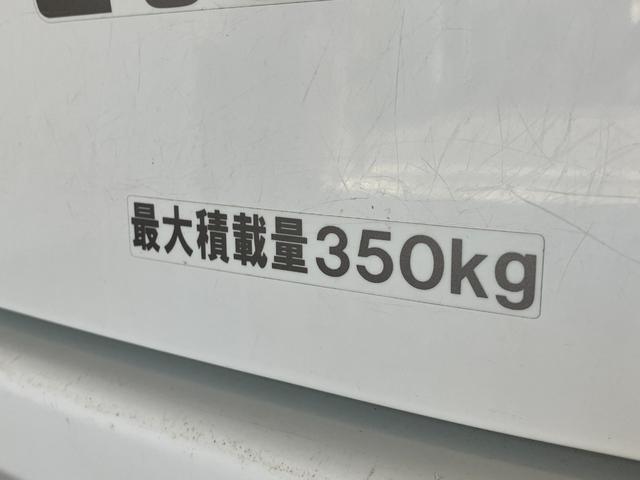 エブリイＰＡリミテッド　４ＷＤ　５ＭＴ　走行４万８千キロ弱パートタイム４ＷＤ　５速ミッション　ＡＭ／ＦＭラジオ　キーレスエントリー　マニュアルレベリング　マニュアルエアコン（滋賀県）の中古車