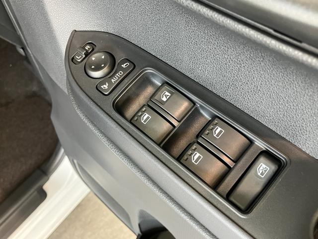 タントＸ　届出済未使用車　左側電動スライドドア　前席シートヒーター衝突被害軽減ブレーキ　スマアシ　コーナーセンサー　ＬＥＤ　スマートキー　左側電動スライドドア　前席シートヒーター　ナビ取付時用バックカメラ　オートエアコン　オートライト　エコアイドル（滋賀県）の中古車