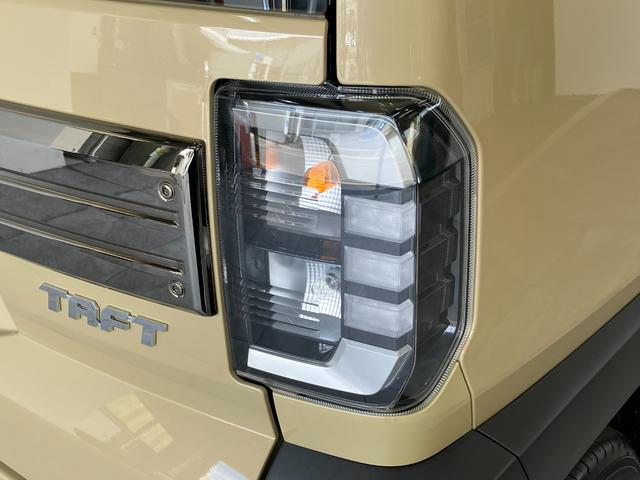 タフトＧ　ダーククロムベンチャー　クルコン　届出済未使用車衝突被害軽減ブレーキ　コーナーセンサー　バックカメラ（ナビ装着時用）　クルーズコントロール　前席シートヒーター　ＬＥＤ　オートライト　スカイフィールトップ　スマートキー　エコアイドル　届出済未使用車（滋賀県）の中古車
