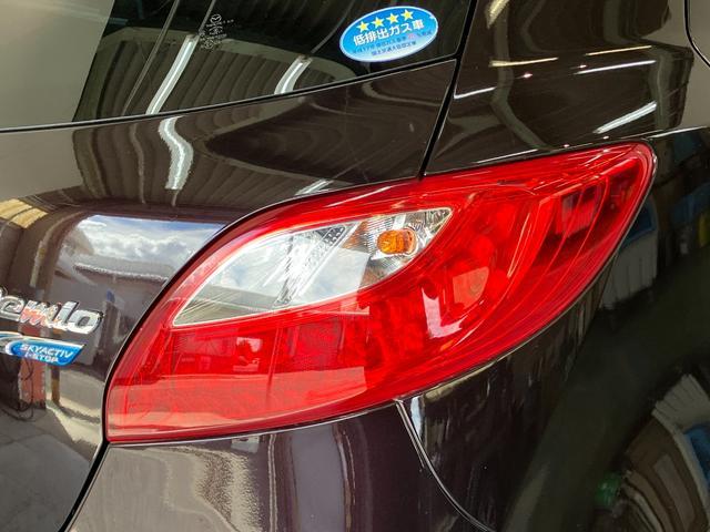 デミオ１３−スカイアクティブ　フルセグナビ　Ｂカメラ　車検整備付衝突被害軽減ブレーキ　フルセグナビ　ＤＶＤ再生　Ｂｌｕｅｔｏｏｔｈ　ＵＳＢ　バックカメラ　ＥＴＣ　オートライト　オートエアコン　スマートキー　電動格納式ドアミラー　エコアイドル（滋賀県）の中古車