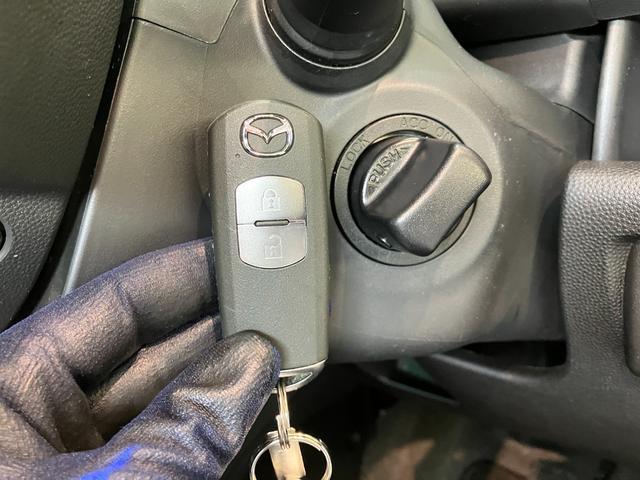 デミオ１３−スカイアクティブ　フルセグナビ　Ｂカメラ　車検整備付衝突被害軽減ブレーキ　フルセグナビ　ＤＶＤ再生　Ｂｌｕｅｔｏｏｔｈ　ＵＳＢ　バックカメラ　ＥＴＣ　オートライト　オートエアコン　スマートキー　電動格納式ドアミラー　エコアイドル（滋賀県）の中古車