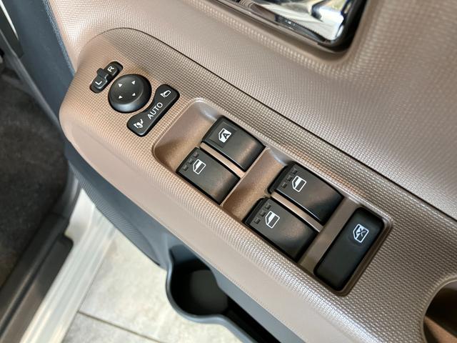 ムーヴキャンバスセオリーＧ　両側電動スライドドア　ＬＥＤ　届出済未使用車衝突被害軽減ブレーキ　コーナーセンサー　バックカメラ（ナビ装着時用）　両側電動スライドドア　前席シートヒーター　電動パーキングブレーキ　ＬＥＤ　オートライト　オートエアコン　スマートキー　エコアイドル（滋賀県）の中古車