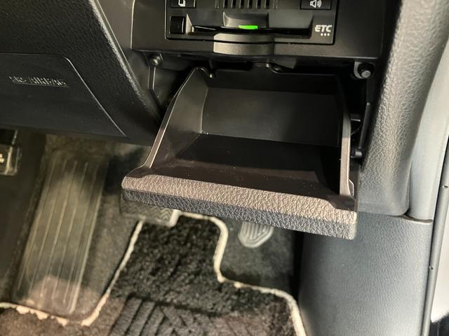 ヴォクシーＺＳ　煌III　フルセグナビ　バックカメラ　車検整備付衝突回避軽減ブレーキ　デュアルエアコン　フルセグナビ　バックカメラ　Ｂｌｕｅｔｏｏｔｈ　ＴＶコントロール　前後ドラレコ　ＬＥＤ　両側電動スライドドア　スマートキー　クルーズコントロール　ＥＴＣ車載器（滋賀県）の中古車