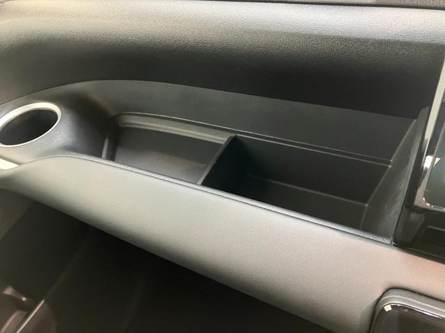 ノアＳ−Ｇ　フルセグナビ　バックカメラ　クルコン　車検整備付衝突被害軽減ブレーキ　　コーナーセンサー　フルセグナビ　Ｂｌｕｅｔｏｏｔｈ　ＤＶＤ　バックカメラ　ＥＴＣ２．０　レーダークルーズコントロール　左側電動スライドドア　ＬＥＤ　オートライト　スマートキー（滋賀県）の中古車