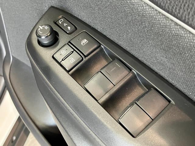 ヤリスクロスＧ　モデリスタ　ナビ　バックカメラ　クルコン衝突被害軽減ブレーキ　コーナーセンサー　ナビ　バックカメラ　Ｂｌｕｅｔｏｏｔｈ　ＵＳＢ　クルーズコントロール　ＥＴＣ　オートエアコン　オートライト　ＬＥＤヘッド　スマートキー（滋賀県）の中古車