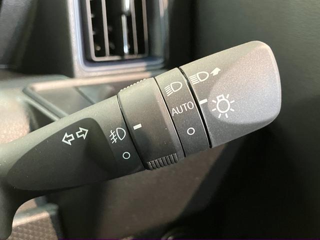 タントカスタムＸ　両側電動スライドドア　ＬＥＤ　届出済未使用車衝突被害軽減ブレーキ　コーナーセンサー　バックカメラ（ナビ装着時用）　両側電動スライドドア　前席シートヒーター　電動パーキングブレーキ　ＬＥＤ　オートライト　オートエアコン　スマートキー　エコアイドル（滋賀県）の中古車