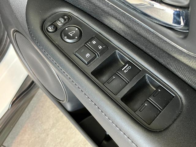 ヴェゼルＳ　ワンセグナビ　バックカメラ　ドラレコ　車検整備付追突被害軽減ブレーキ　ワンセグナビ　バックカメラ　ＤＶＤ　Ｂｌｕｅｔｏｏｔｈ　ドラレコ　クルーズコントロール　シートヒーター　パドルシフト　ＬＥＤ　オートライト　オートエアコン　スマートキー（滋賀県）の中古車