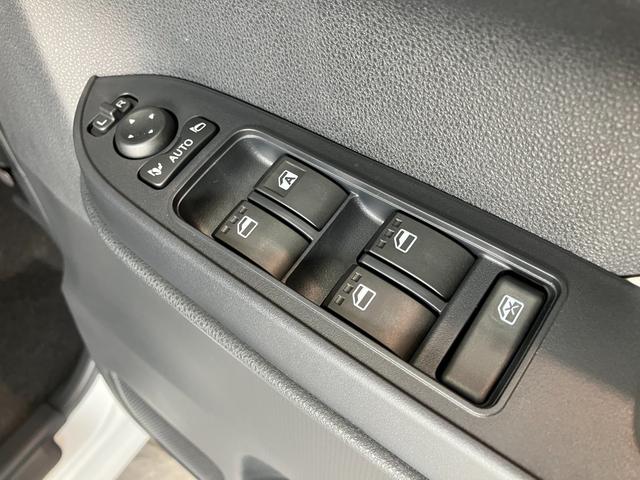 タントＸ　両側電動スライドドア　ＬＥＤライト　届出済未使用車衝突被害軽減ブレーキ　コーナーセンサー　バックカメラ（ナビ装着時用）　両側電動スライドドア　前席シートヒーター　電動パーキングブレーキ　ＬＥＤ　オートライト　オートエアコン　スマートキー　エコアイドル（滋賀県）の中古車