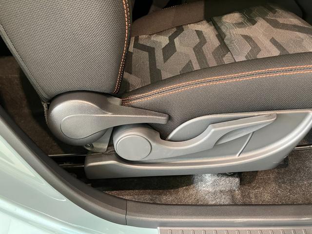 タフトＧ　レーダークルーズコントロール　ＬＥＤ　届出済未使用車衝突被害軽減ブレーキ　コーナーセンサー　クルコン　バックカメラ（ナビ装着時用）　前席シートヒータ　電動パーキング　スカイフィールトップ　ＬＥＤ　オートライト　オートエアコン　スマートキー　エコアイドル（滋賀県）の中古車