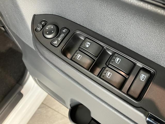 タントカスタムＲＳ　ターボ　両側電動スライドドア　届出済未使用車衝突被害軽減ブレーキ　コーナーセンサー　ターボ　バックカメラ（ナビ装着時用）　両側電動スライドドア　前席シートヒーター　電動パーキングブレーキ　ＬＥＤ　オートエアコン　スマートキー　エコアイドル（滋賀県）の中古車