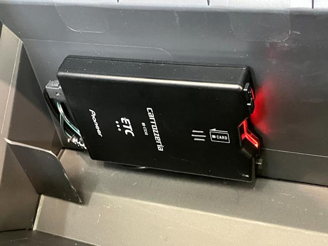 コペン２０ｔｈアニバーサリーエディション　ディスプレイオーディオディスプレイオーディオ　バックカメラ　Ｂｌｕｅｔｏｏｔｈ　ＵＳＢ　ＥＴＣ車載器　ＭＯＭＯ製ハンドル　革シート　ＢＢＳ製アルミホイール　シートヒーター　ＬＥＤ　オートエアコン　スマートキー（滋賀県）の中古車