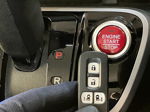 Ｎ−ＢＯＸカスタムＧ　ＳＳパッケージ　ワンセグナビ　バックカメラ　ＨＩＤ追突被害軽減ブレーキ　ワンセグナビ　バックカメラ　ＤＶＤ　両側電動スライドドア　ＨＩＤヘッドライト　オートライト　トップシェイドガラス　オートエアコン　スマートキー　エコアイドル（滋賀県）の中古車