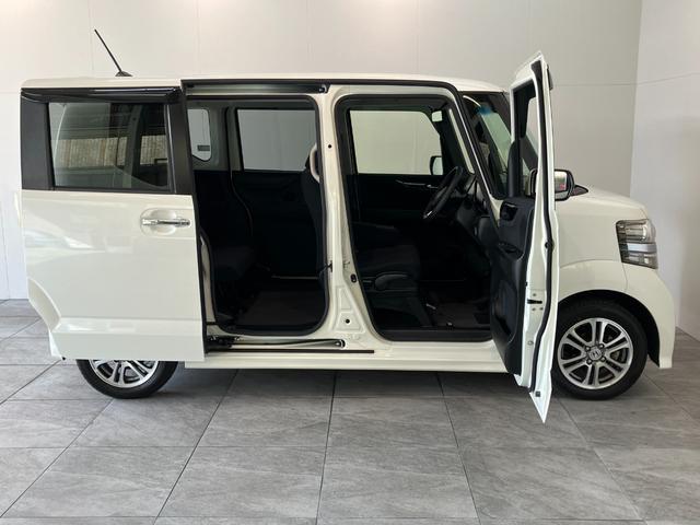 Ｎ−ＢＯＸカスタムＧ　ＳＳパッケージ　ワンセグナビ　バックカメラ　ＨＩＤ追突被害軽減ブレーキ　ワンセグナビ　バックカメラ　ＤＶＤ　両側電動スライドドア　ＨＩＤヘッドライト　オートライト　トップシェイドガラス　オートエアコン　スマートキー　エコアイドル（滋賀県）の中古車