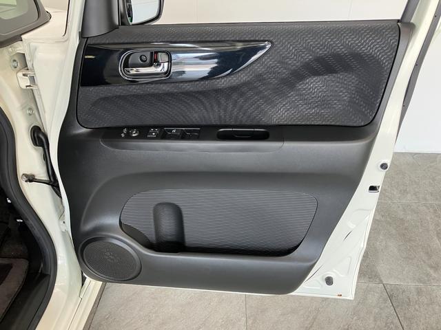 Ｎ−ＢＯＸカスタムＧ　ＳＳパッケージ　ワンセグナビ　バックカメラ　ＨＩＤ追突被害軽減ブレーキ　ワンセグナビ　バックカメラ　ＤＶＤ　両側電動スライドドア　ＨＩＤヘッドライト　オートライト　トップシェイドガラス　オートエアコン　スマートキー　エコアイドル（滋賀県）の中古車