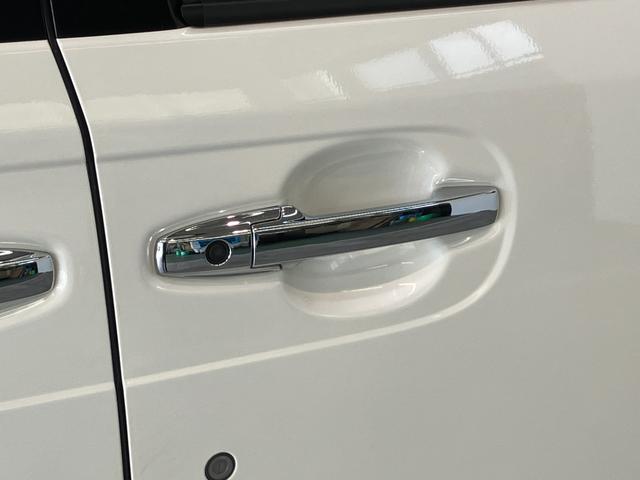 Ｎ−ＢＯＸカスタムＧ　ＳＳパッケージ　ワンセグナビ　バックカメラ　ＨＩＤ追突被害軽減ブレーキ　ワンセグナビ　バックカメラ　ＤＶＤ　両側電動スライドドア　ＨＩＤヘッドライト　オートライト　トップシェイドガラス　オートエアコン　スマートキー　エコアイドル（滋賀県）の中古車