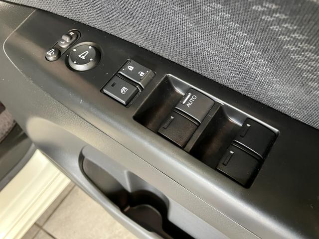 Ｎ−ＢＯＸカスタムＧ　ＳＳパッケージ　ワンセグナビ　バックカメラ　ＨＩＤ追突被害軽減ブレーキ　ワンセグナビ　バックカメラ　ＤＶＤ　両側電動スライドドア　ＨＩＤヘッドライト　オートライト　トップシェイドガラス　オートエアコン　スマートキー　エコアイドル（滋賀県）の中古車