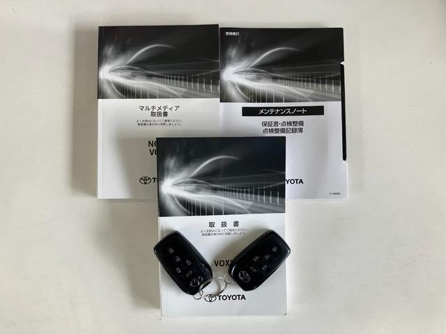 ヴォクシーハイブリッドＳ−Ｚ　１０型ナビ　バックカメラ　車検整備付トヨタセーフティセンス　コーナーセンサー　フルセグナビ　バックカメラ　ＥＴＣ　ドラレコ　Ｂｌｕｅｔｏｏｔｈ　両側電動スライドドア　左側オートステップ　パワーバックドア　シートヒーター　ダブルエアコン（滋賀県）の中古車