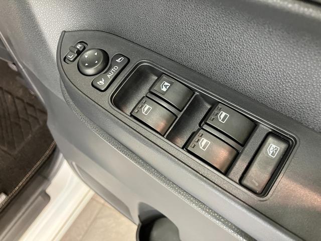 タントＸ　左側ユニバーサルステップ・パワスラ　ＬＥＤ　車検整備付衝突被害軽減ブレーキ　コーナーセンサー　左側電動スライドドア・ユニバーサルステップ　前席シートヒーター　ＬＥＤ　オートライト　オートエアコン　スマートキー　電動格納式ドアミラー　エコアイドル（滋賀県）の中古車
