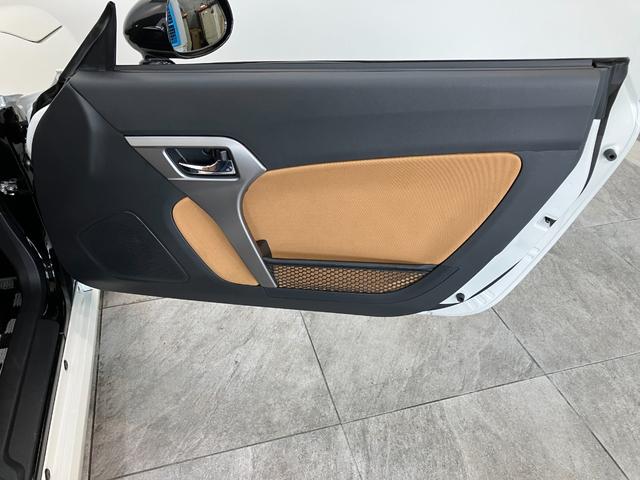 コペンセロ　Ｓ　フルセグナビ　ＭＯＭＯステ　レカロ　車検整備付電動オープンルーフ　ＭＯＭＯ製ハンドル　レカロシート　ビルシュタイン製ショックアブソーバー　パドルシフト　フルセグナビ　ＤＶＤ再生　Ｂｌｕｅｔｏｏｔｈ　ＵＳＢ　ＥＴＣ　シートヒーター　オートライト（滋賀県）の中古車