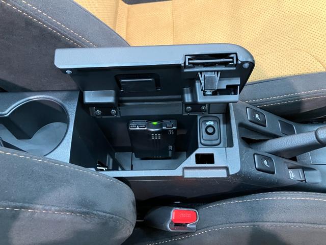 コペンセロ　Ｓ　フルセグナビ　ＭＯＭＯステ　レカロ　車検整備付電動オープンルーフ　ＭＯＭＯ製ハンドル　レカロシート　ビルシュタイン製ショックアブソーバー　パドルシフト　フルセグナビ　ＤＶＤ再生　Ｂｌｕｅｔｏｏｔｈ　ＵＳＢ　ＥＴＣ　シートヒーター　オートライト（滋賀県）の中古車