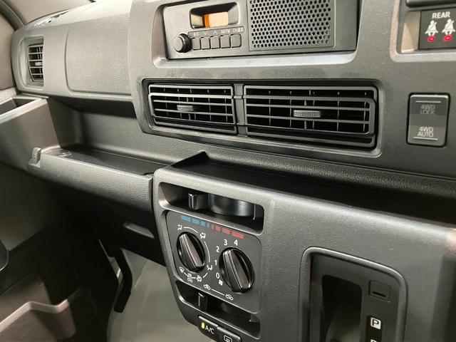 ハイゼットカーゴＤＸ　パートタイム４ＷＤ　コーナーセンサー　キーレス衝突被害軽減ブレーキ　コーナーセンサー　キーレスエントリー　前席パワーウインドウ　ＡＭ／ＦＭステレオ　両側スライドドア　パートタイム４ＷＤ　オートライト　後部プライバシーガラス　マニュアルレベリング（滋賀県）の中古車