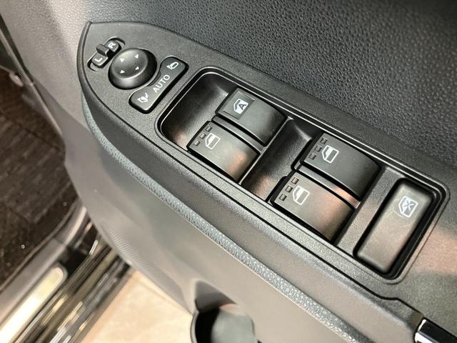 タントカスタムＸ　１０型フルセグナビ　パノラマカメラ　車検整備付衝突被害軽減ブレーキ　コーナーセンサー　１０型フルセグナビ　Ｂｌｕｅｔｏｏｔｈ　ＤＶＤ　ＵＳＢ　パノラマカメラ　前後ドラレコ　両側パワスラ　前席シートヒーター　ＬＥＤ　スマートキー　エコアイドル（滋賀県）の中古車