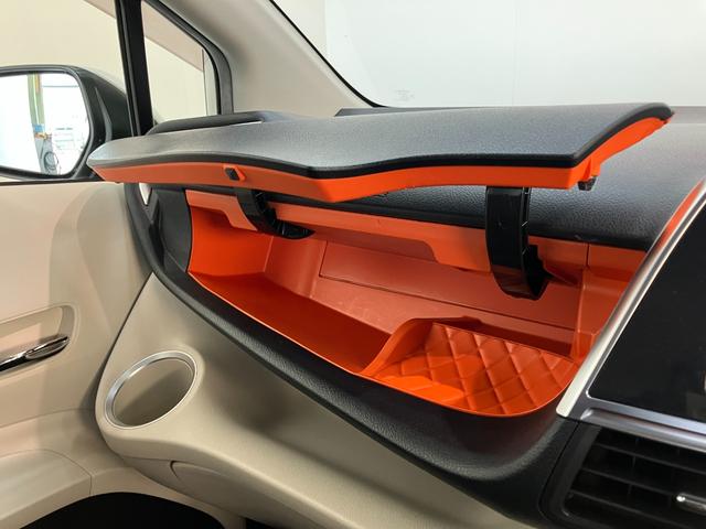 シエンタハイブリッドＧ　ワンセグナビ　バックカメラ　車検整備付トヨタセーフティセンス　ワンセグナビ　バックカメラ　Ｂｌｕｅｔｏｏｔｈ　ＥＴＣ　両側電動スライドドア　マニュアルレベリング　オートエアコン　電動格納式ミラー　スマートキー（滋賀県）の中古車