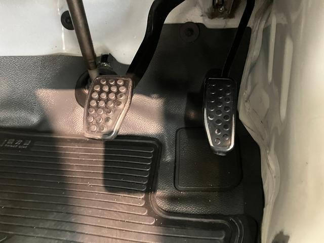 ハイゼットカーゴＤＸ　パートタイム４ＷＤ　ドラレコ　ＥＴＣ　キーレスパートタイム４ＷＤ　ＡＭ／ＦＭラジオ　ドラレコ　ＥＴＣ　キーレスエントリー　前席パワーウィンドウ　両側スライドドア（滋賀県）の中古車