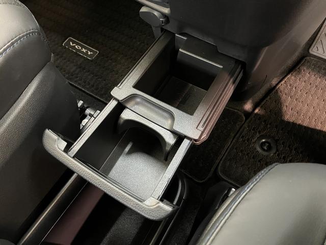 ヴォクシーＳ−Ｚ　１０型フルセグナビ　バックカメラ　レーダークルコン衝突被害軽減ブレーキ　１０．５型フルセグナビ　バックカメラ　Ｂｌｕｅｔｏｏｔｈ　ＵＳＢ　両側パワスラ　ドラレコ　左側ユニバーサルステップ　レーダークルーズコントロール　シートヒーター　ダブルエアコン（滋賀県）の中古車