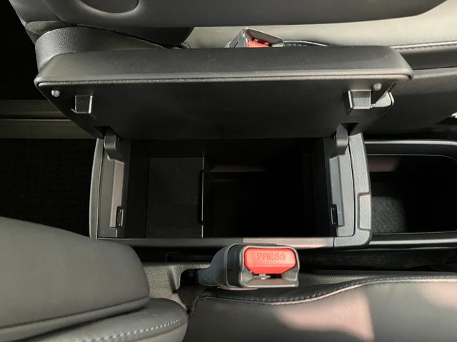 ヴォクシーＳ−Ｚ　１０型フルセグナビ　バックカメラ　レーダークルコン衝突被害軽減ブレーキ　１０．５型フルセグナビ　バックカメラ　Ｂｌｕｅｔｏｏｔｈ　ＵＳＢ　両側パワスラ　ドラレコ　左側ユニバーサルステップ　レーダークルーズコントロール　シートヒーター　ダブルエアコン（滋賀県）の中古車