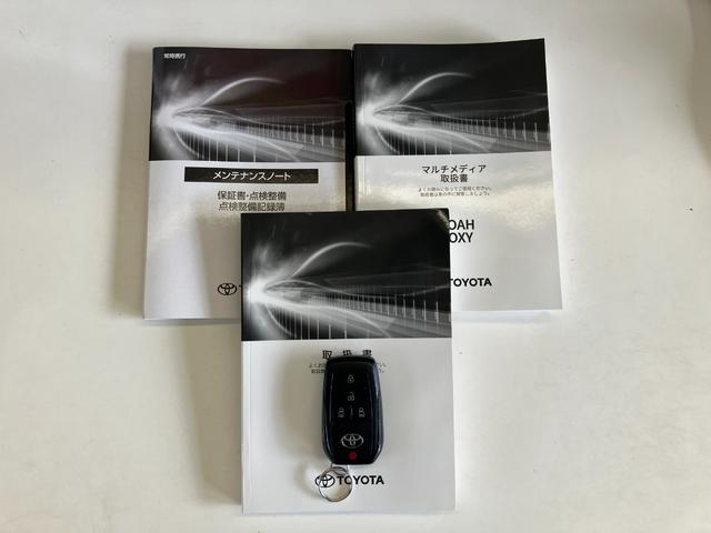 ヴォクシーＳ−Ｚ　１０型フルセグナビ　バックカメラ　レーダークルコン衝突被害軽減ブレーキ　１０．５型フルセグナビ　バックカメラ　Ｂｌｕｅｔｏｏｔｈ　ＵＳＢ　両側パワスラ　ドラレコ　左側ユニバーサルステップ　レーダークルーズコントロール　シートヒーター　ダブルエアコン（滋賀県）の中古車