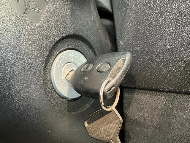 ハイゼットカーゴデラックスSA3 AT車 キーレス 前席パワーウインドウ衝突被害軽減ブレーキ スマアシ3 キーレスエントリー ETC車載器 前席パワーウインドウ AM/FMステレオ 両側スライドドア オートライト エコアイドル ルーフキャリア(滋賀県)の中古車