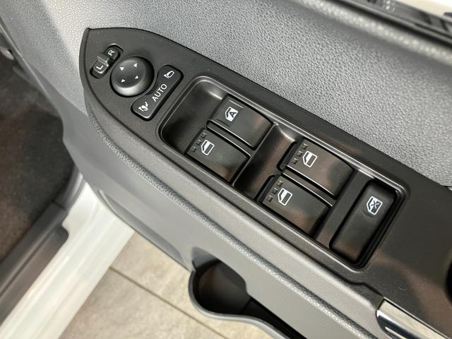 タントカスタムＸ　両側電動スライドドア　ＬＥＤ　届出済未使用車衝突被害軽減ブレーキ　コーナーセンサー　バックカメラ（ナビ装着時用）　両側電動スライドドア　前席シートヒーター　電動パーキングブレーキ　ＬＥＤ　オートライト　オートエアコン　スマートキー　エコアイドル（滋賀県）の中古車