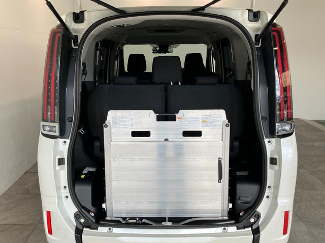 ノアＸ車いす仕様車スロープタイプ１　フルセグナビ　バックカメラ福祉車両　トヨタセーフティセンス　９型フルセグナビ　バックカメラ　ＥＴＣ　前後ドラレコ　ＤＶＤ再生　Ｂｌｕｅｔｏｏｔｈ　ＵＳＢ　クルーズコントロール　両側電動スライドドア　ダブルエアコン　スマートキー（滋賀県）の中古車